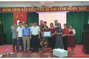 CHIA TAY NGƯỜI CHÈO LÁI NHỮNG CHUYẾN ĐÒ