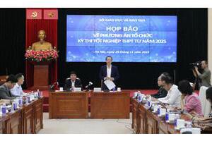 Chính thức công bố phương án thi 4 môn tốt nghiệp THPT từ năm 2025 - Bộ GD&amp;ĐT tổ chức họp báo công bố phương án 4 môn thi tốt nghiệp THPT từ năm 2025.