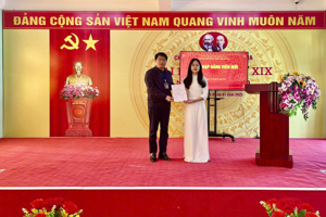 Chi bộ trường THPT Bình Gia, kết nạp học sinh THPT vào Đảng