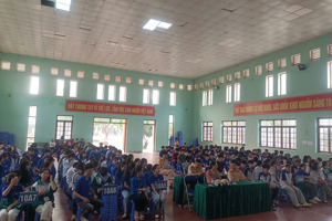 Truyền thông lái xe an toàn cho học sinh lớp 10 trường THPT Bình Gia